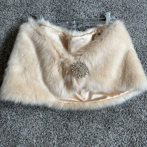 Faux fur shawl - cream